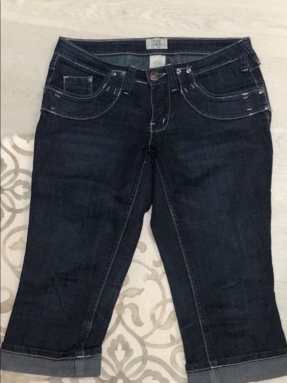 Dark Wash Women's Capri Jeans - 725